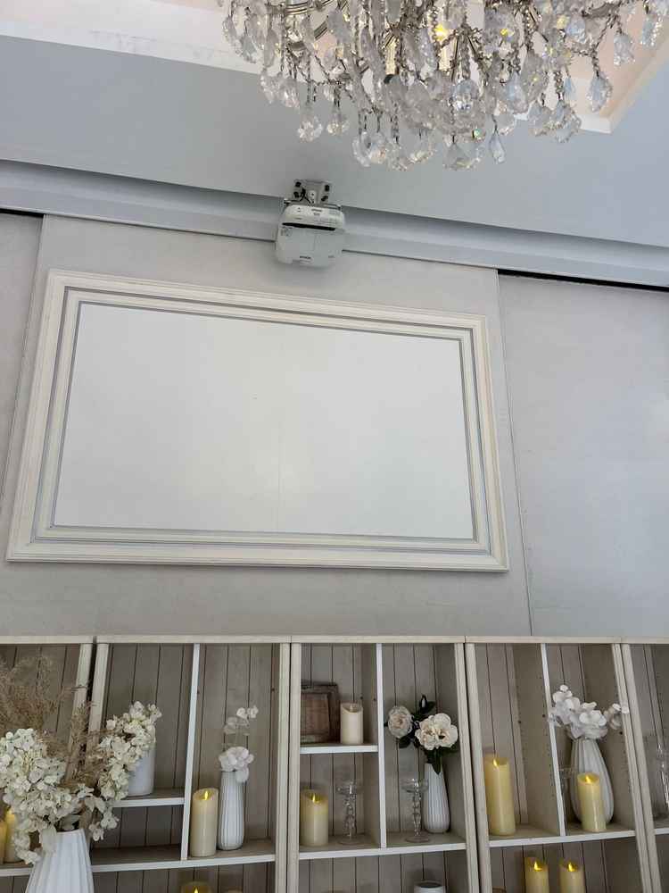 お見送りの際にここに映像を流せるそうです。