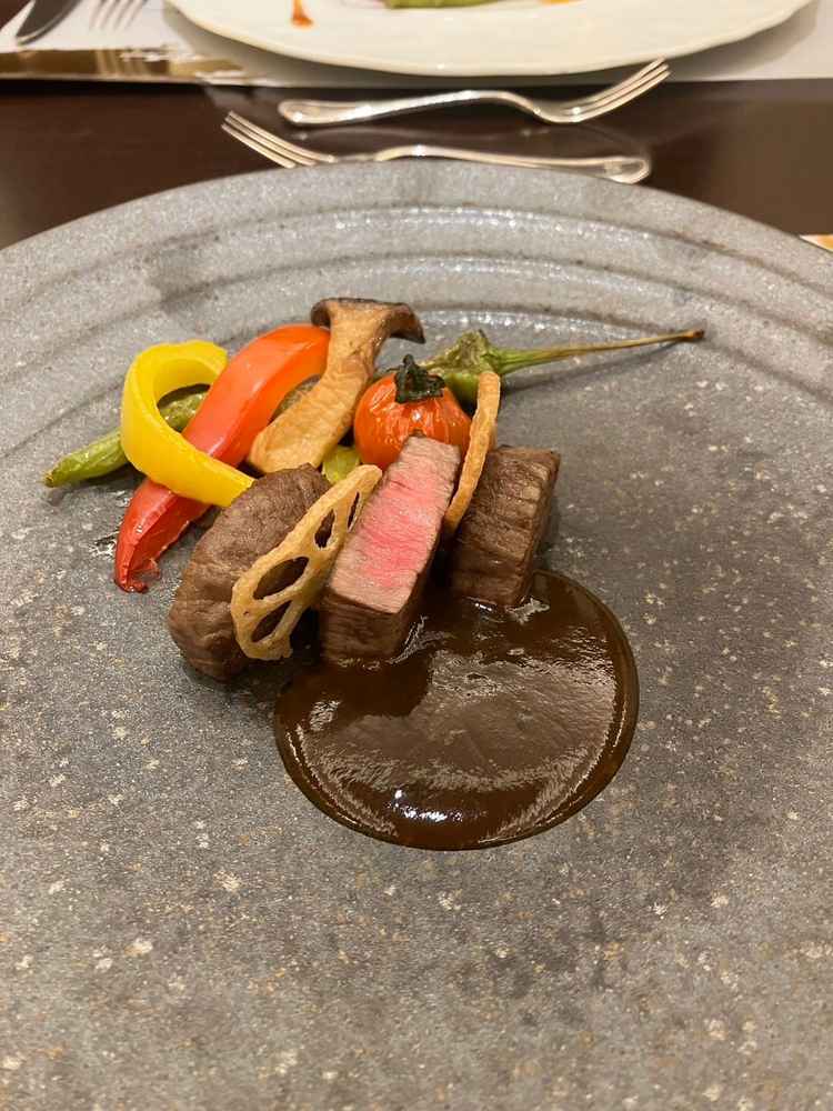 メイン料理の黒毛和牛がとても美味しかったです。