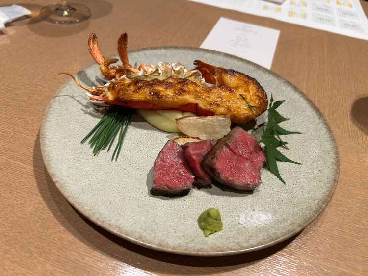 試食のメイン料理。オマール海老がとても美味しく、また食べたいと思う料理だった。