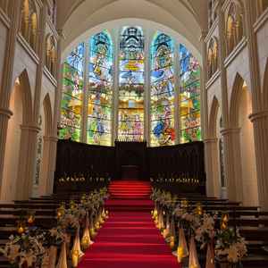 ステンドグラスが大迫力のチャペル。圧巻でした。