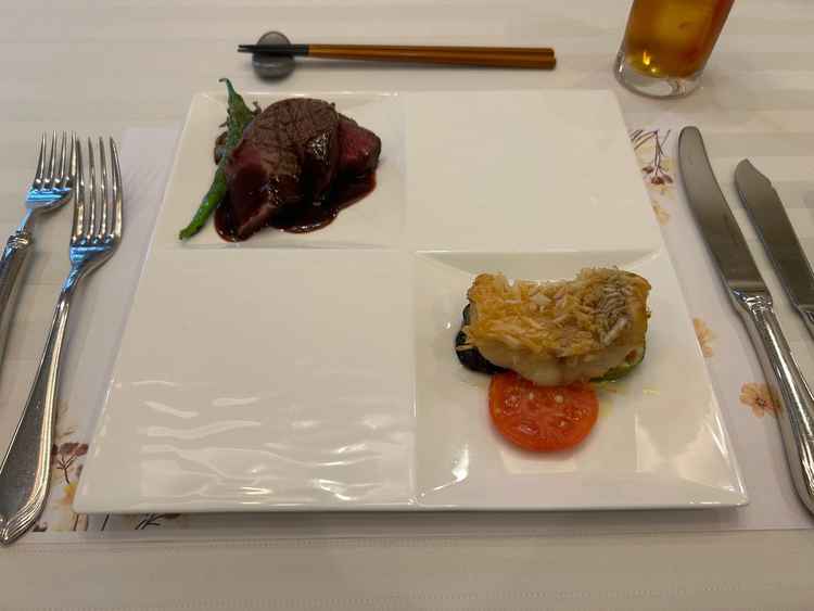 試食で提供していただいたお料理。お肉は柔らかく、魚は鱗がサクサク、身はふんわり絶品でした。