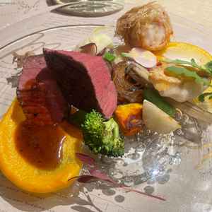 見学でいただいたメインディッシュです。特に魚料理の表面はパリパリでとても美味しくいただきました。