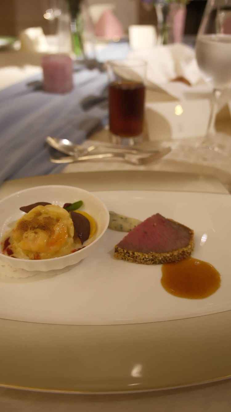 試食では、ドリンクとスープ、パン、エビのグラタンとお肉、デザートをいただきました。
