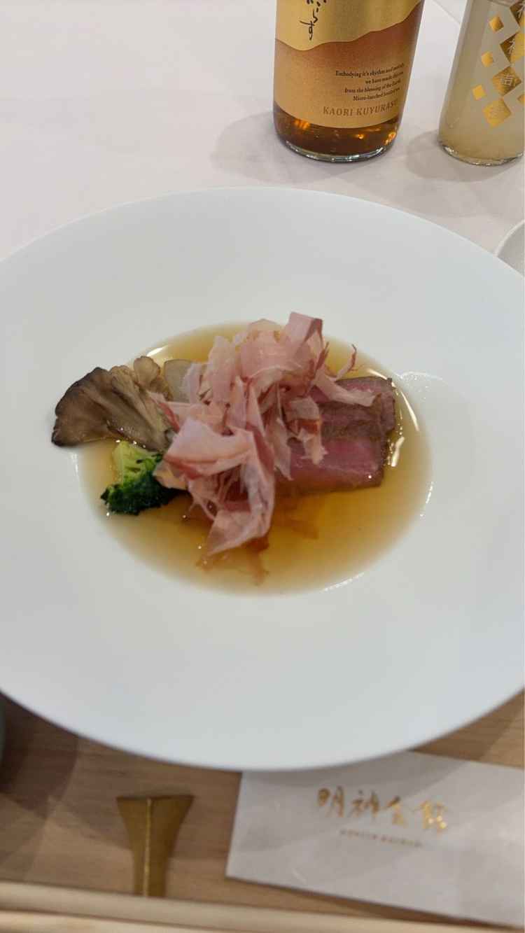 お肉が柔らかくて美味しかったです。持ってきてから鰹節をのせます。