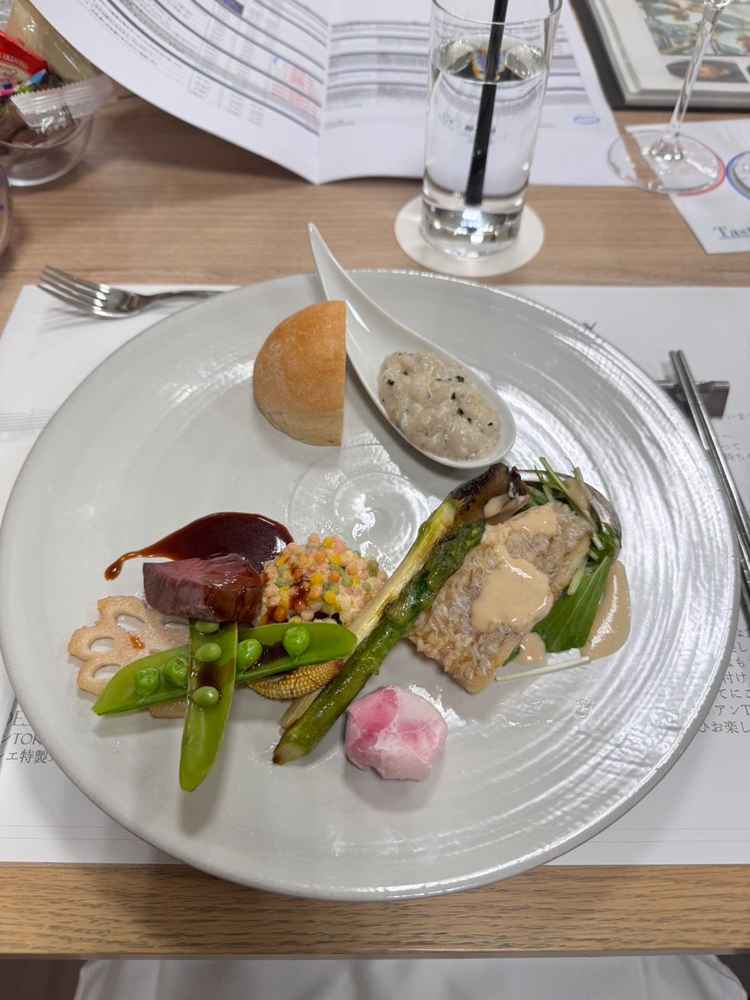お料理の試食写真です。和フレンチの味付けがどれも舌馴染みが良く、ゲスト受けが良さそうだと感じました