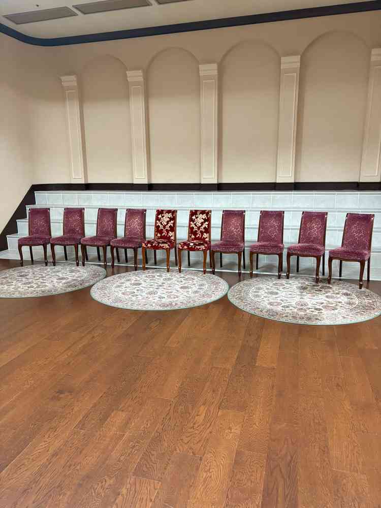 神殿から移動して家族写真を撮る際に使えるスタジオがあった。