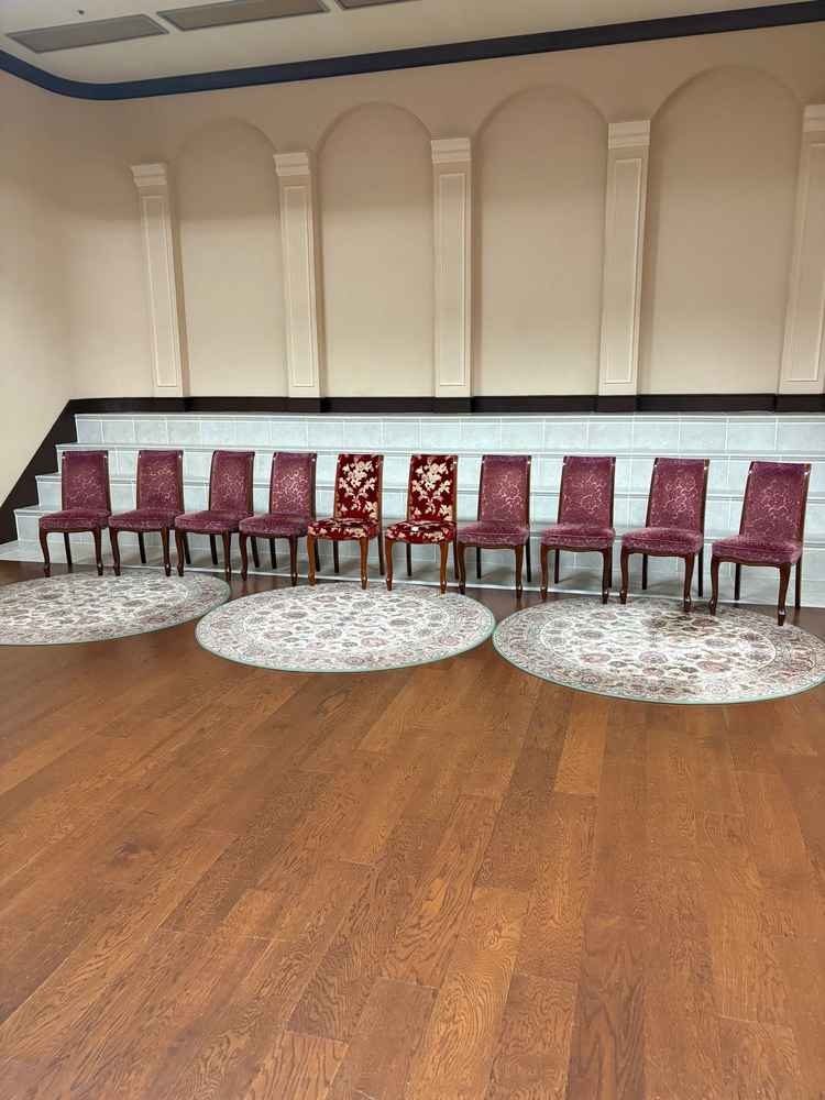 神殿から移動して家族写真を撮る際に使えるスタジオがあった。