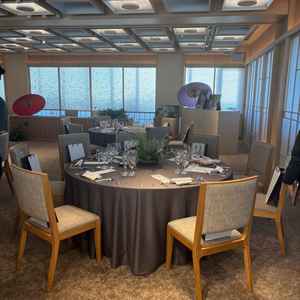 こちらが披露宴会場です。和装にも洋装にも合う会場だと思いました。障子を開けるとソファがありました。