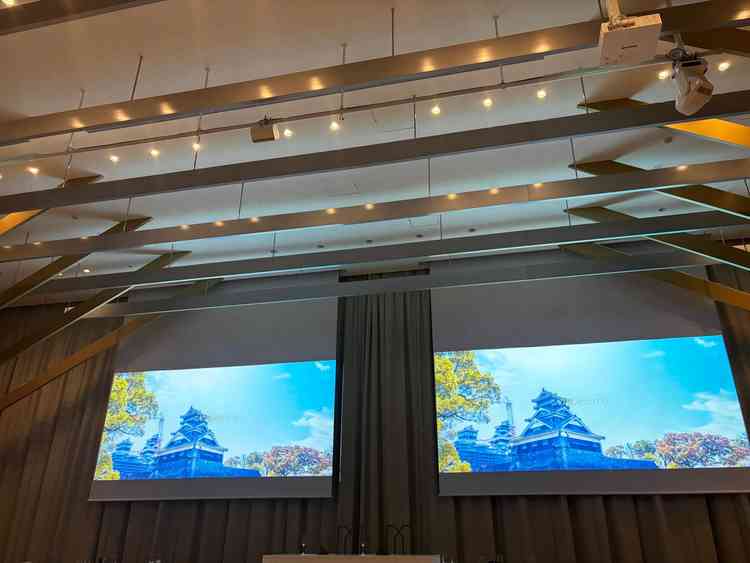 ムービーを見るためのスクリーン。とても大きく鮮やかで見やすかったです。