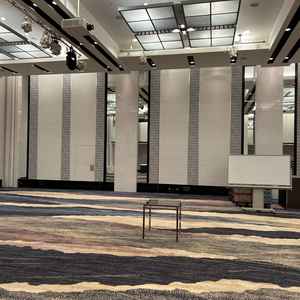 大きな披露宴会場を分けることで人数に合わせた大きさにできる