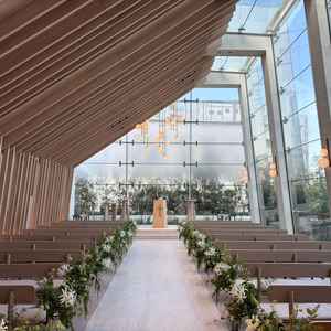 挙式会場。リニューアル直後で綺麗。