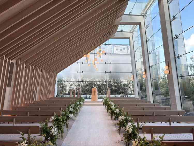 挙式会場。リニューアル直後で綺麗。