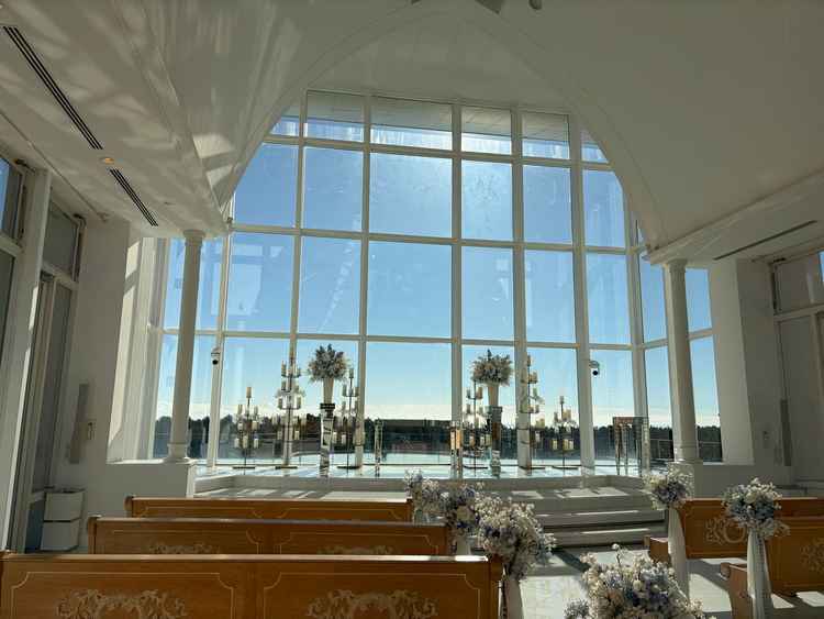 日の光が入る眺めがいいチャペルでした。