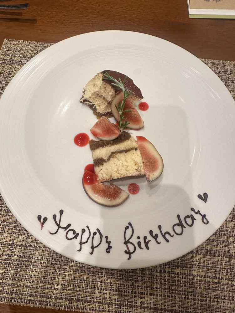 デザートもいただきましたが、味はもちろん見学の日が誕生日だったため誕生日プレートにしてくださりました