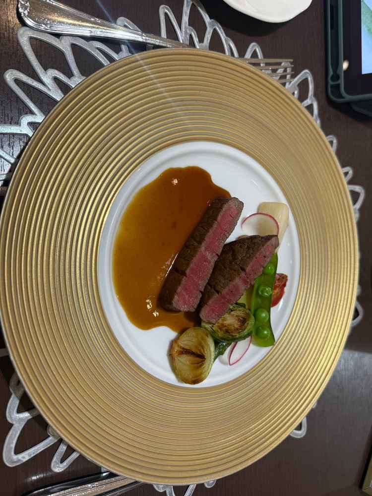 メインの肉料理、とても柔らかい