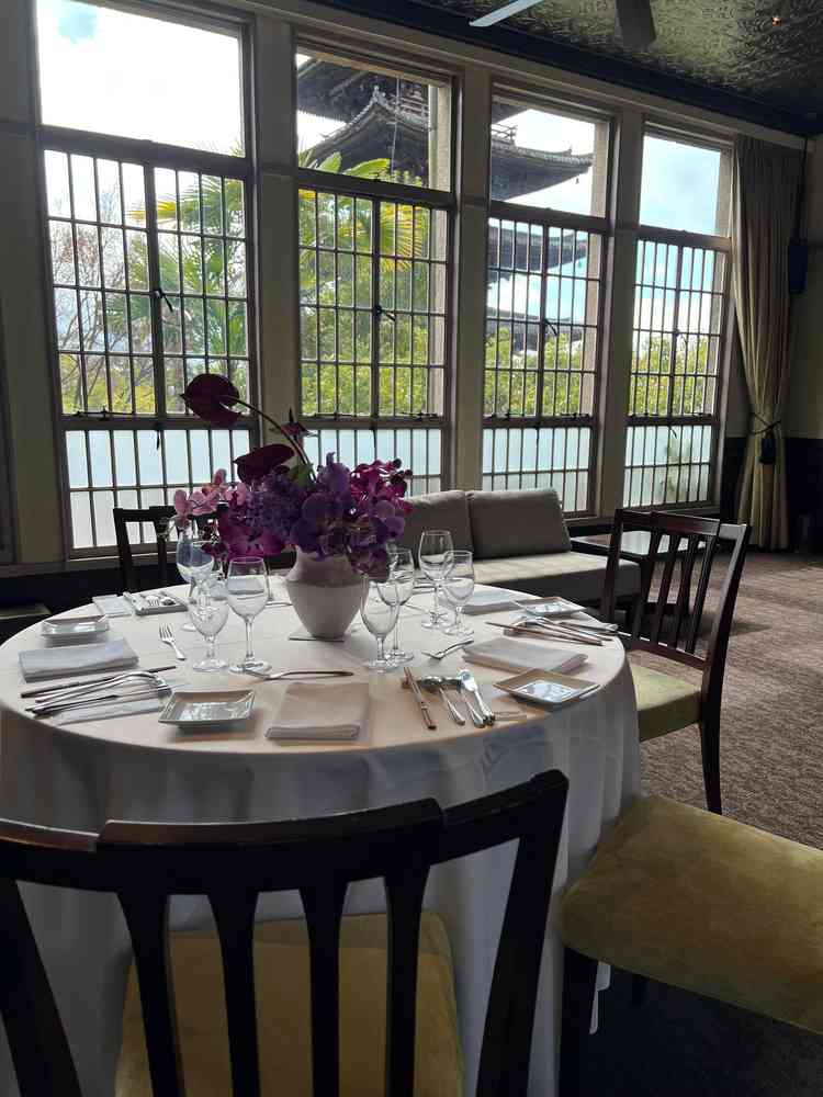 【アトリエ】1番大きい窓から五重塔が望める、とても京都らしいお部屋でした。テラスに出て写真もとれる。