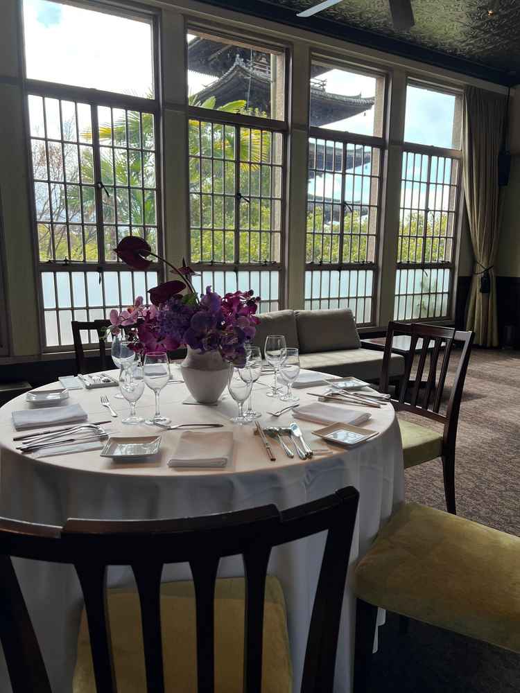 【アトリエ】1番大きい窓から五重塔が望める、とても京都らしいお部屋でした。テラスに出て写真もとれる。