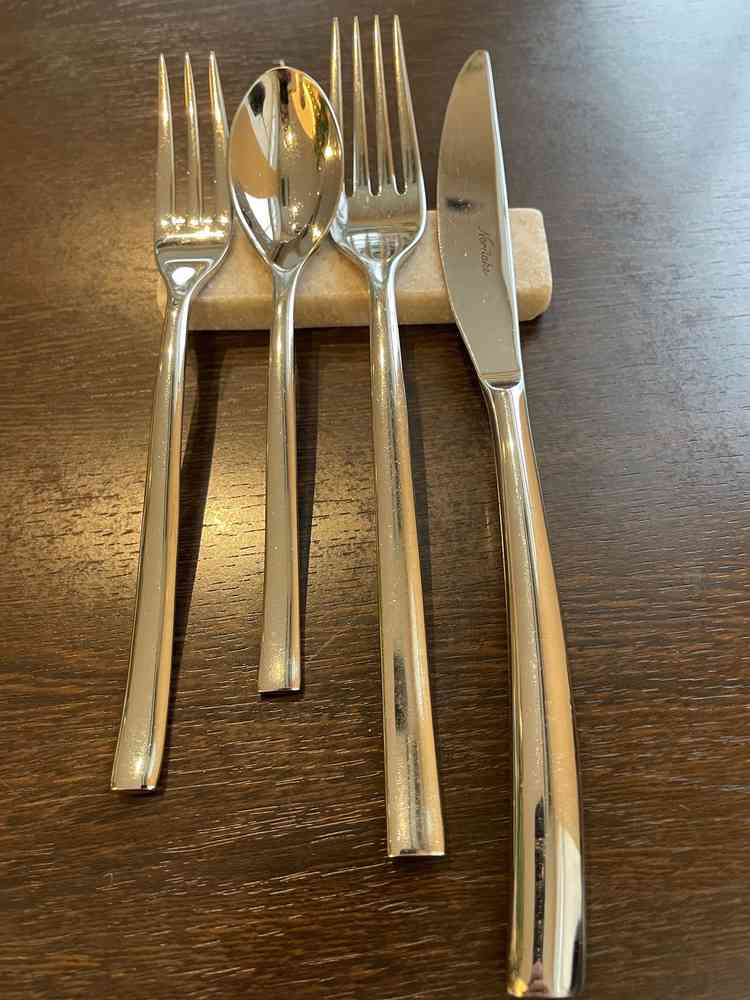 カトラリーはノリタケ(式場の人もこだわりポイントだそうです)