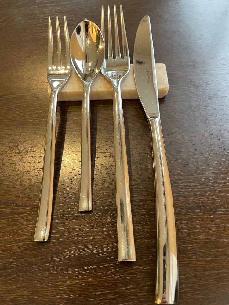 カトラリーはノリタケ(式場の人もこだわりポイントだそうです)