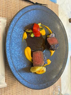 試食の様子。メインが静岡県産牛肉を使っており、地元の食材を使った料理でとても良かった。
