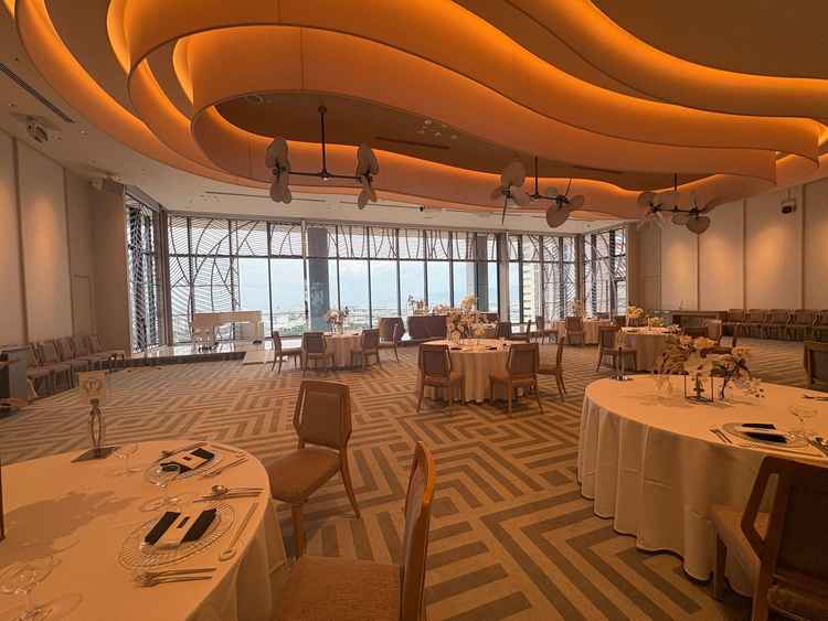 1番人気の披露宴会場。確かにトレンド感もあって、明るい印象で素敵でした。