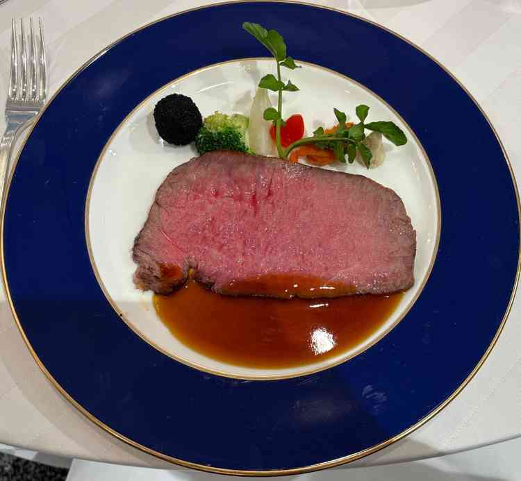 試食会で出たローストビーフ。口当たりが滑らかで、とても美味しかったです。満足感が高い逸品でした。