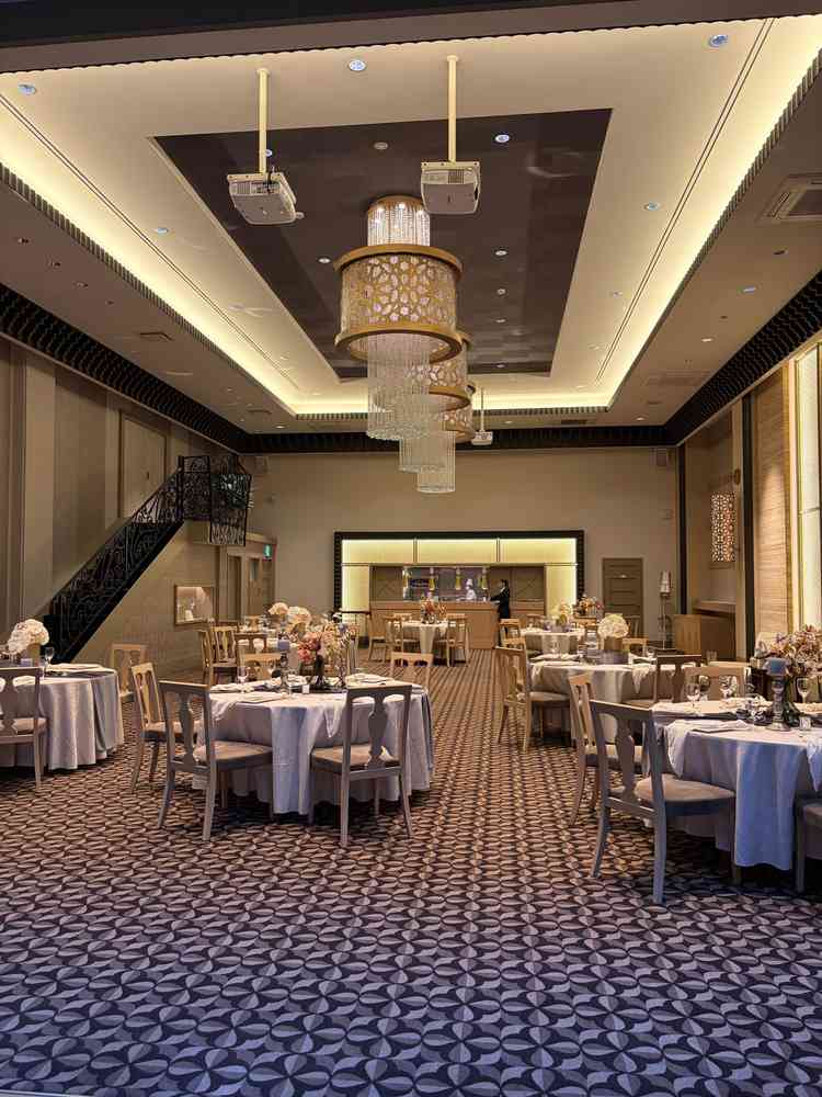 シンプルなデザインが素敵な披露宴会場でした。