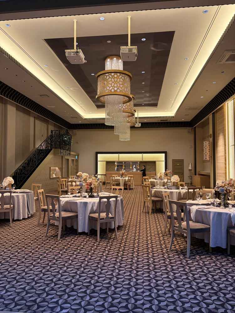 シンプルなデザインが素敵な披露宴会場でした。