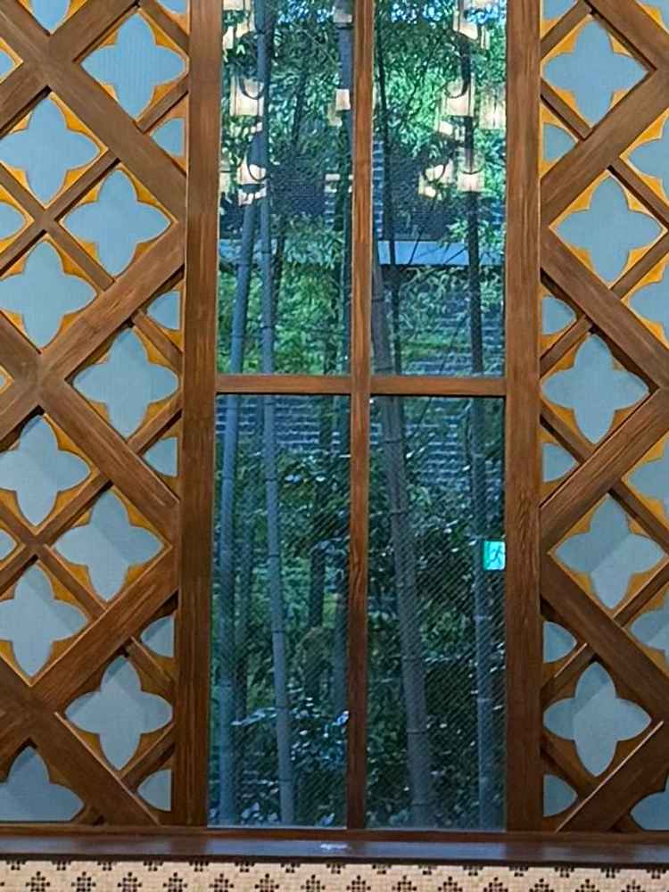 チャペルの奥にら竹やぶがはっきり見え、ここがお気に入りポイントでした。