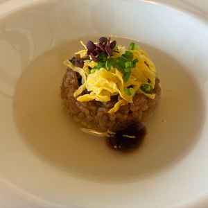 出汁とうなぎの組み合わせがしつこすぎずさっぱりたべれて新しい感覚で食べることができ美味しかったです。