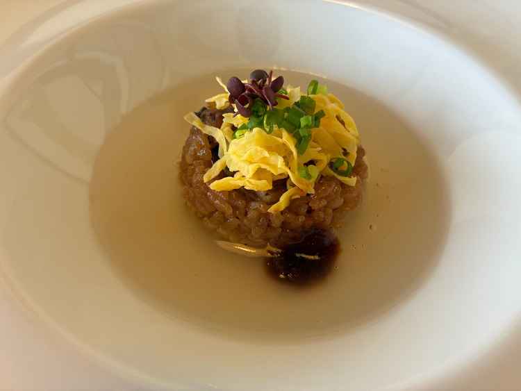 出汁とうなぎの組み合わせがしつこすぎずさっぱりたべれて新しい感覚で食べることができ美味しかったです。