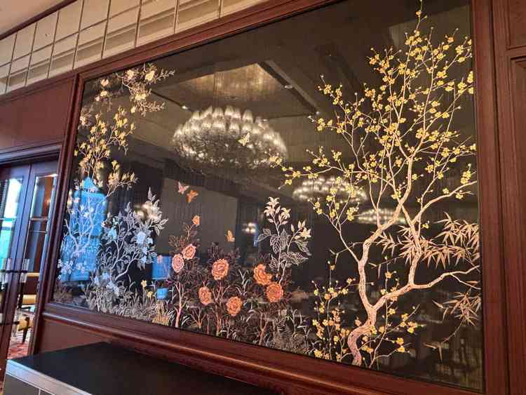 漆の壁画。プロジェクションマッピングができる