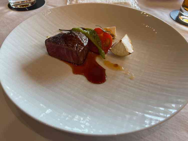 試食その②　国産牛フィレのポワレと季節野菜　和風ソースと共に