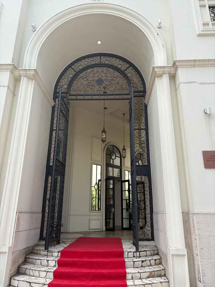 入り口の凱旋門。ザ結婚式場に来たということを感じてもらえそう。