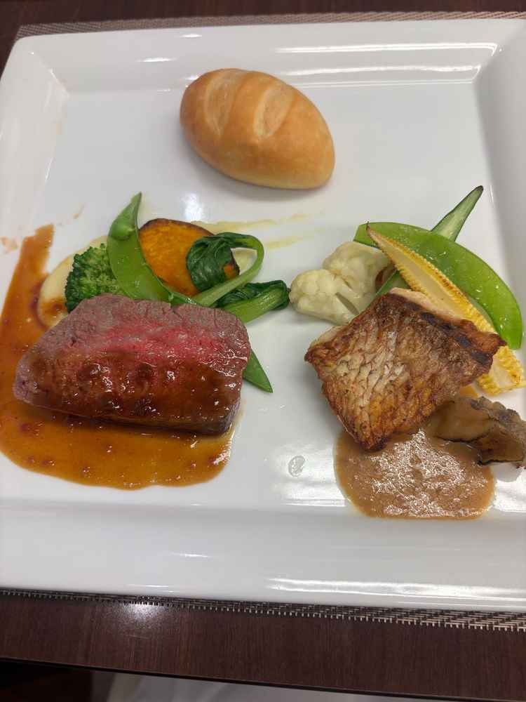 和とフレンチの融合ということでシェフのこだわりを感じ、どの料理も美味しくいただきました。