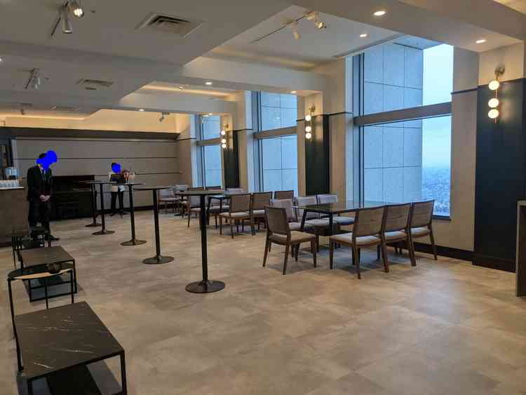 式開始前のゲスト用控室、景色が見え、ゆったり過ごせそうだと思った