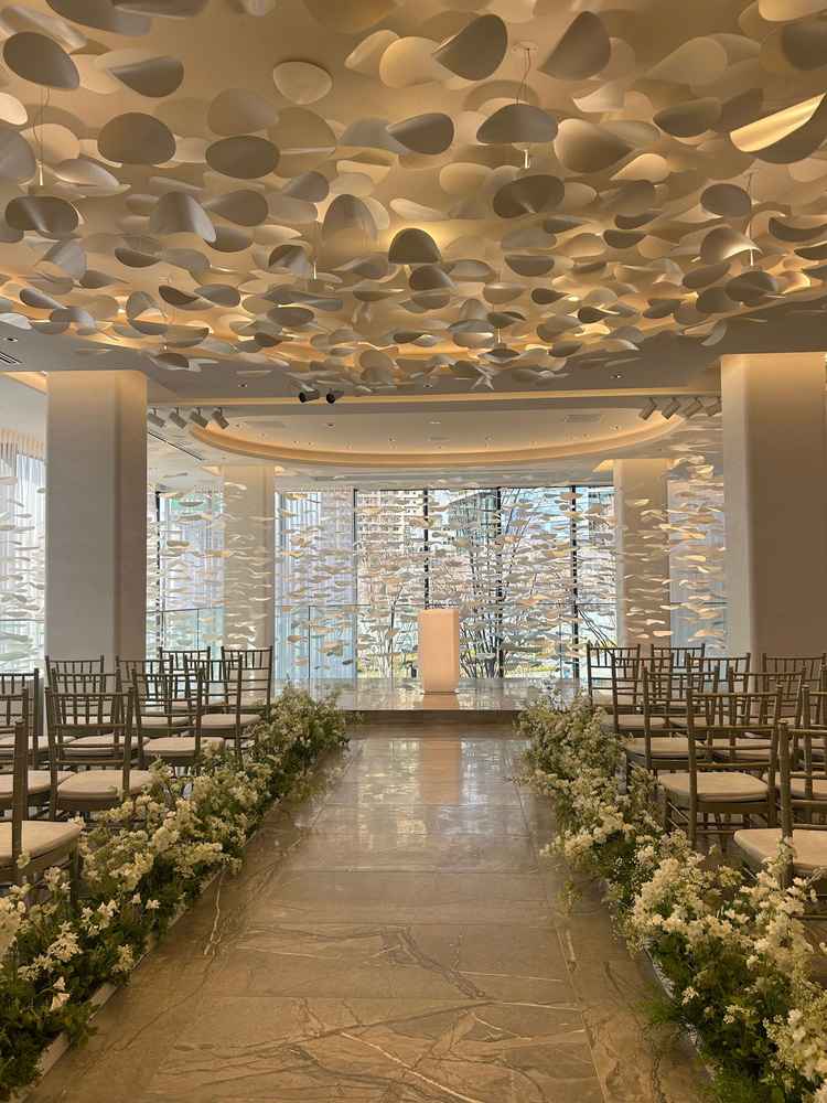 チャペルの入り口からの写真。春以降は緑もしっかり咲いてくるのでより美しいとのこと。