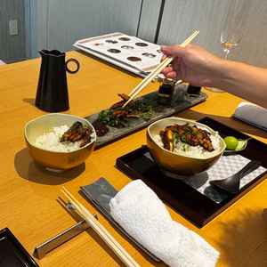 ミライエは結婚式当日もお箸が用意されているので、年配のゲストも含め皆が食べやすい工夫がされています。