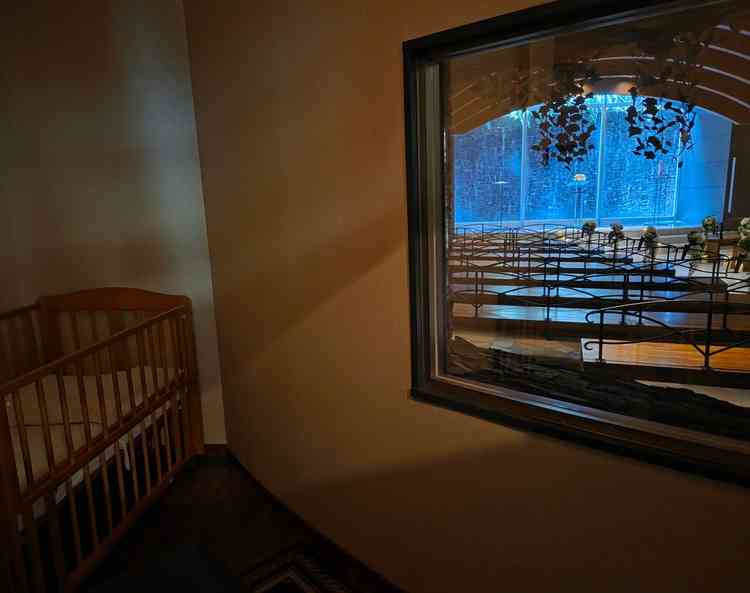 防音室があって、そこからも挙式がみられます。