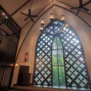 暖かみのあるチャペル