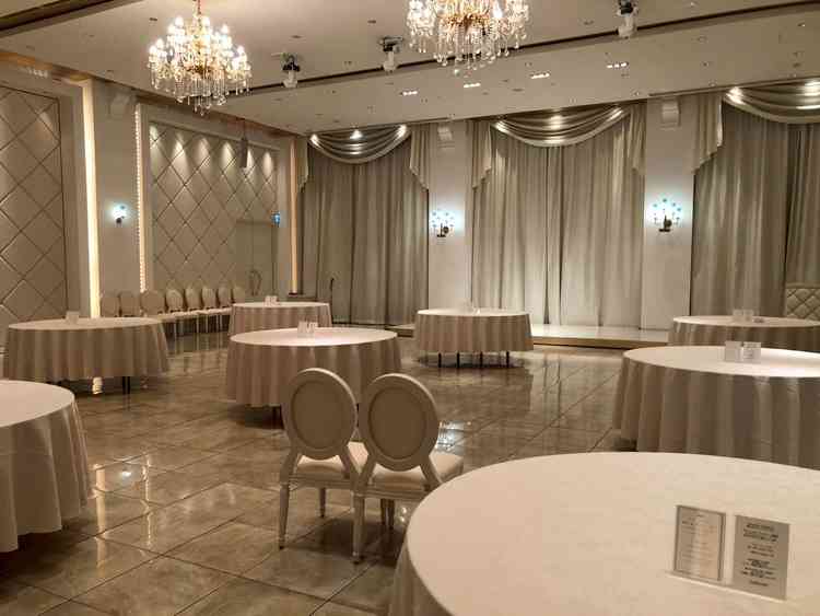 白基調で落ち着いた感じ。