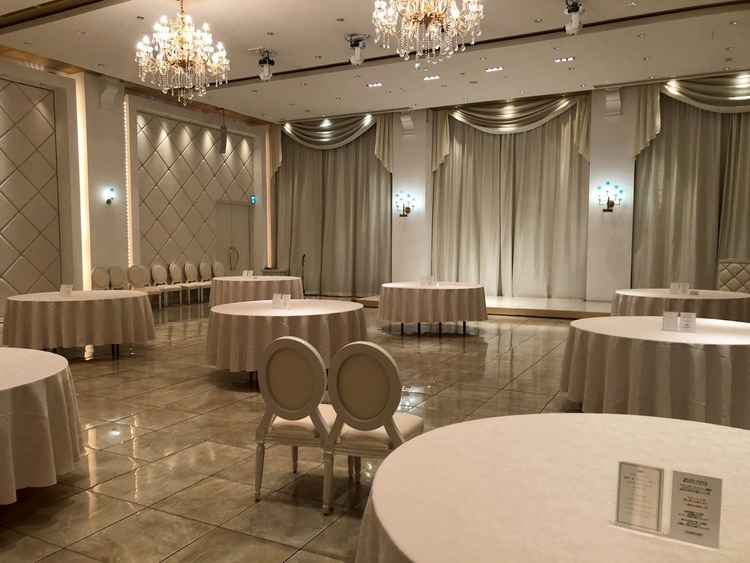 白基調で落ち着いた感じ。