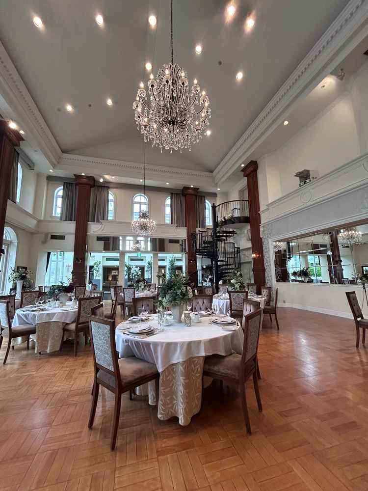 披露宴会場も天井が高く素敵でした