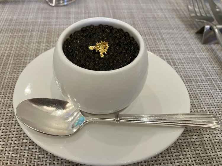 試食。キャビアの塩味が効いて美味しかった。