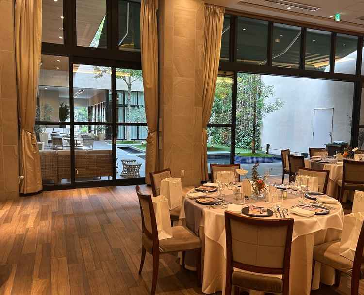 披露宴会場から見たガーデン。