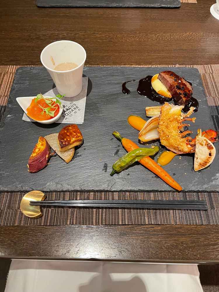 お料理がとても美味しく、その場でシェフが仕上げをしてくださりました。フォアグラもこだわっていました。