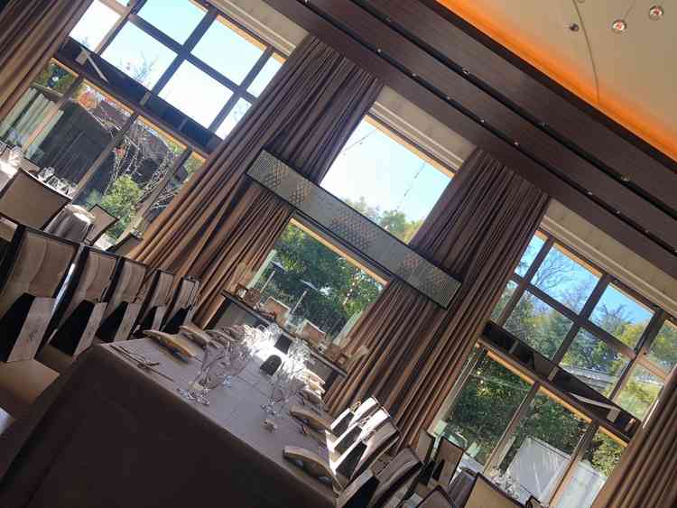 披露宴会場は外にガーデンがあり、とても開放感がありました。