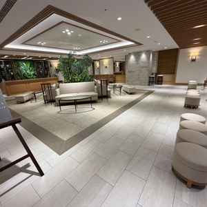 受付と待合スペースを兼ねた部屋。面積が広く、待っているゲストに対し様々なことができそう。