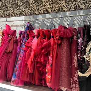 ドレスの色も種類も豊富でした