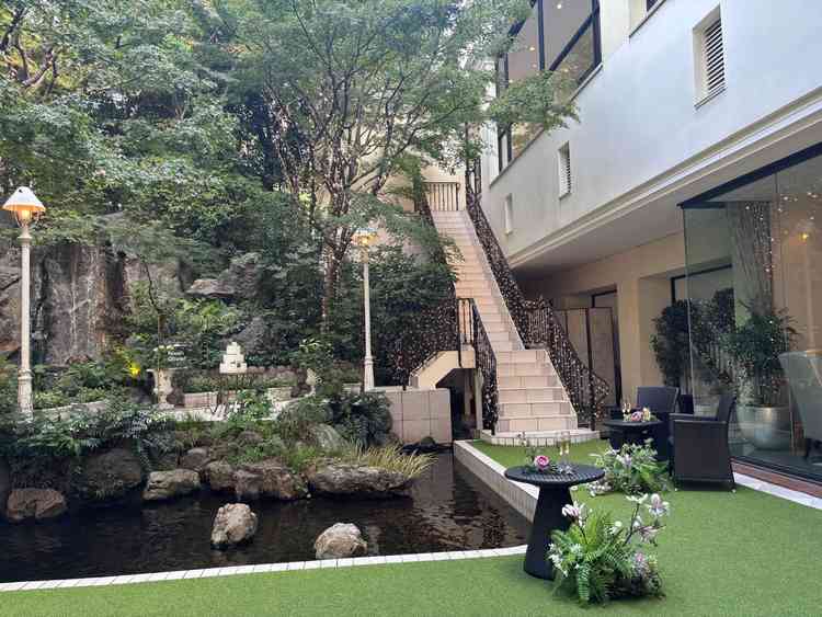 都内を感じさせない、緑、滝の自然を感じられるガーデン良かった！